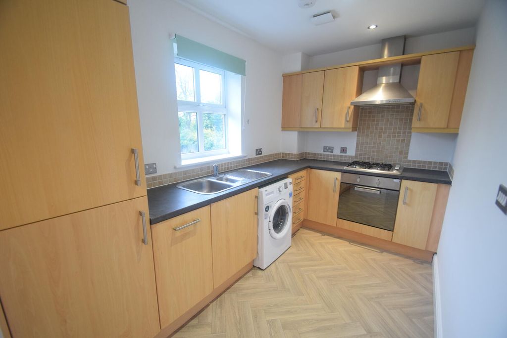 Property photo 3 of 14 Kitchen