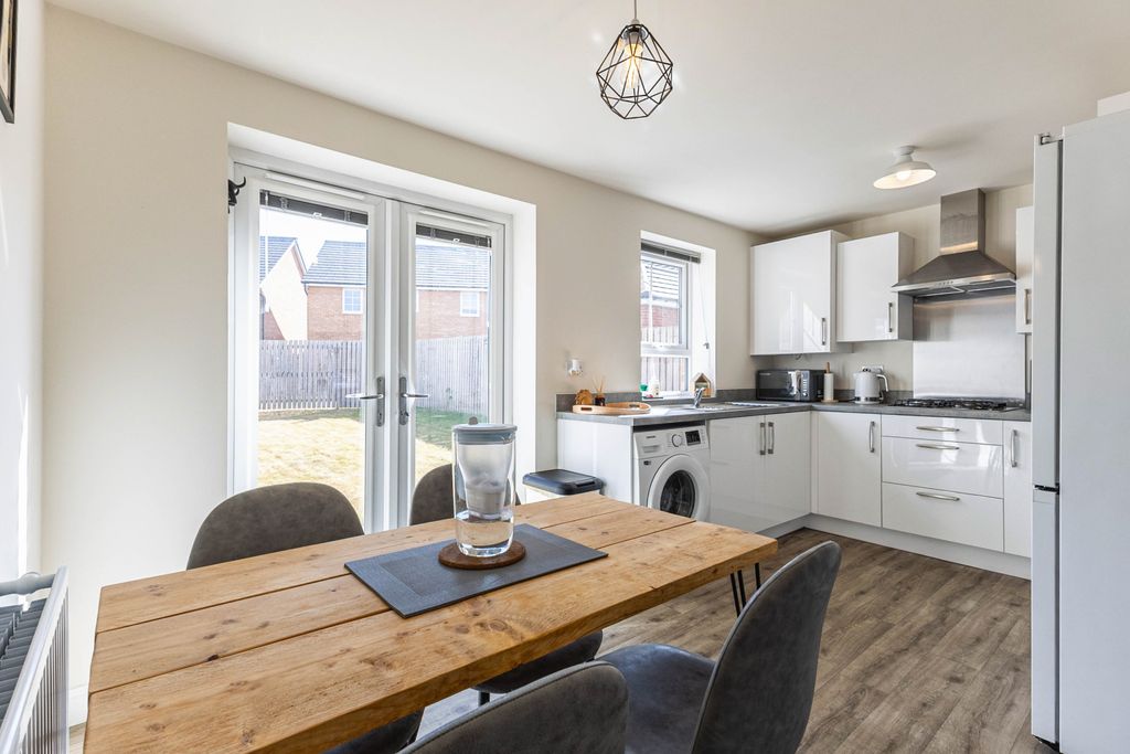 Property photo 2 of 19 Dining Kitchen