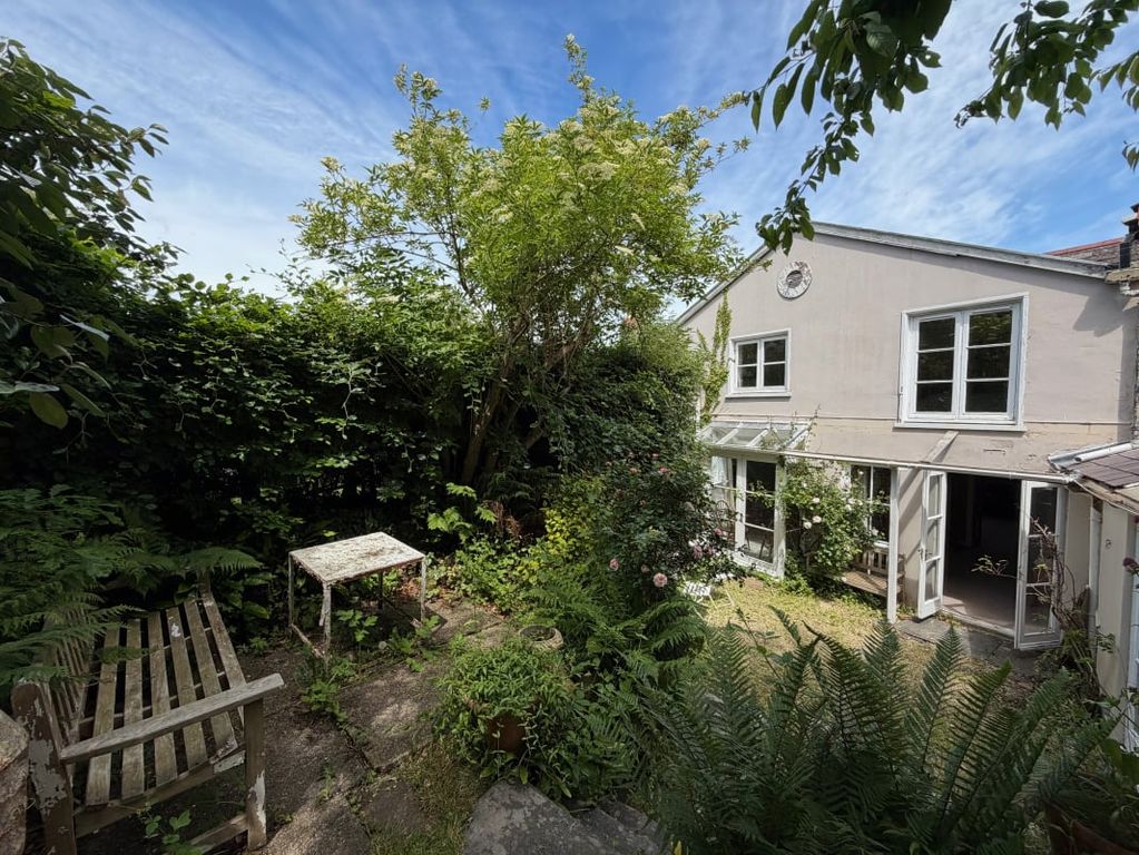 Property photo 1 of 41