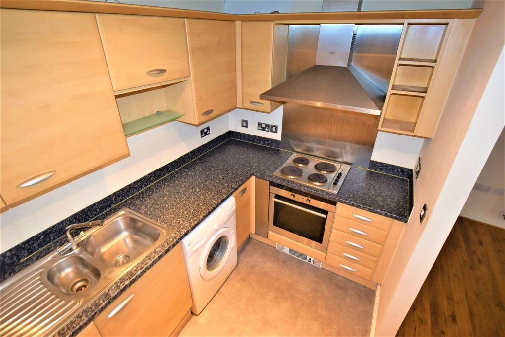 Property photo 3 of 18 Kitchen