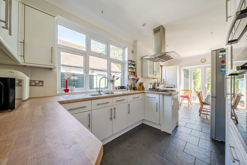 Property photo 3 of 23 1435872-8-69E8Eaf...