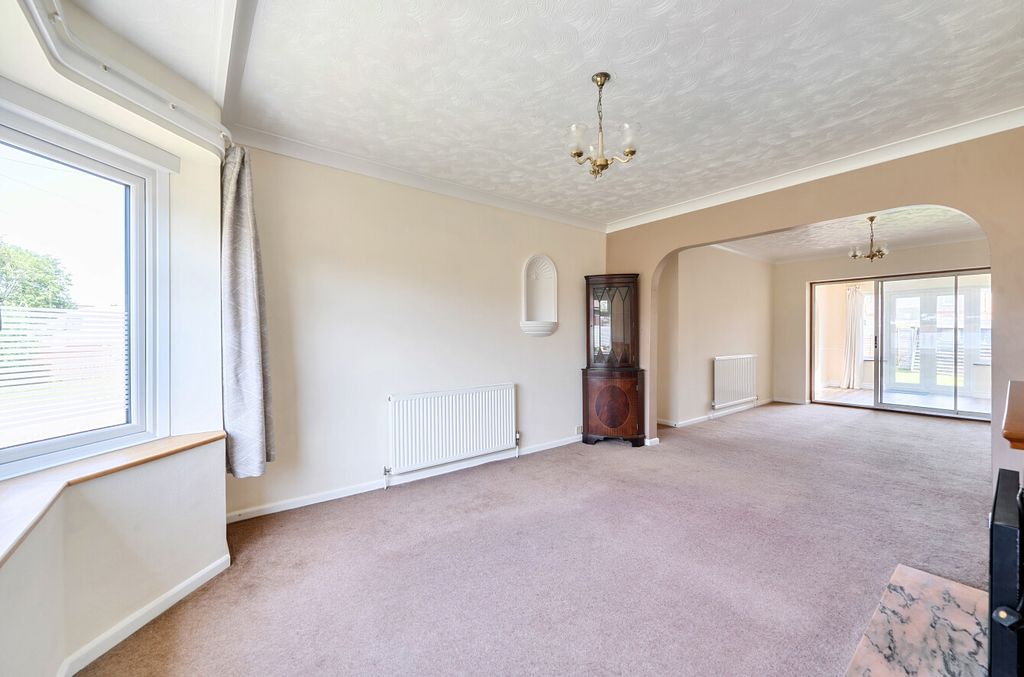 Property photo 2 of 13 1482063-12-6A3Bf1...