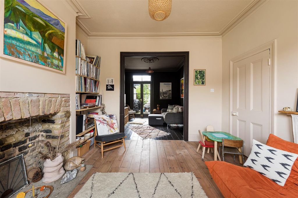 Property photo 2 of 36 Second Avenue, E12
