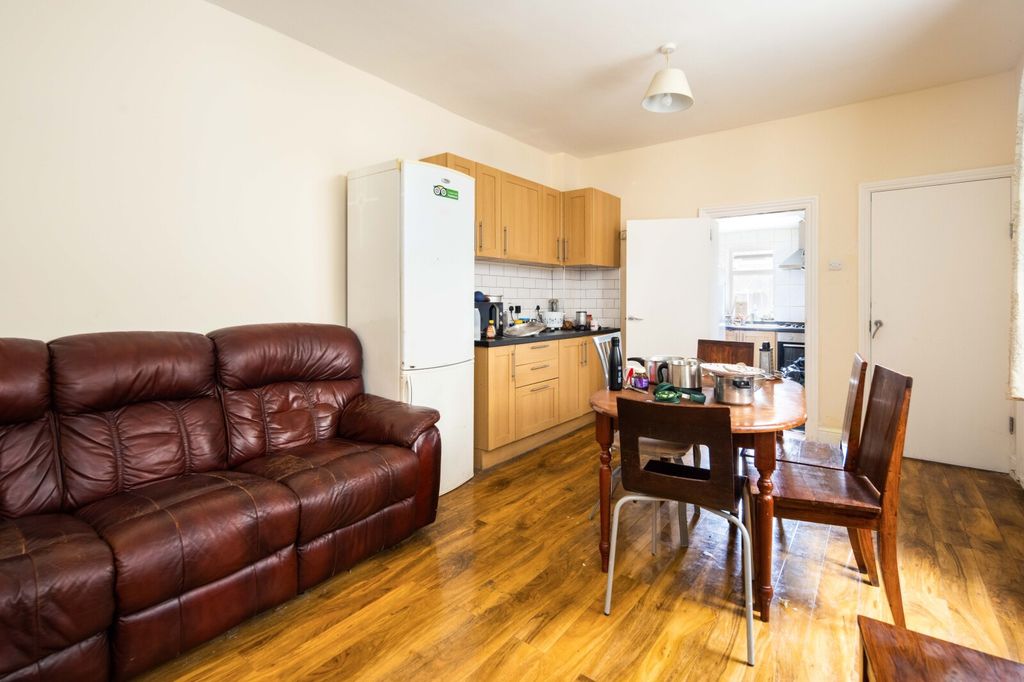 Property photo 3 of 12 Reception/Kitchen