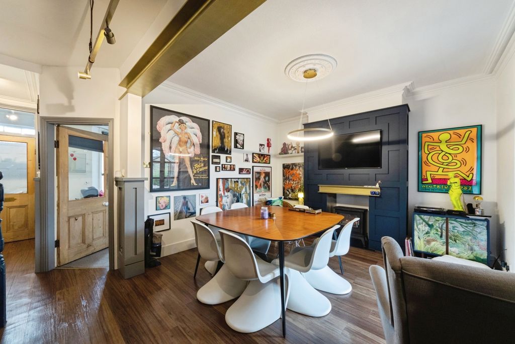 Property photo 3 of 32 Pbox-Img.Jpg