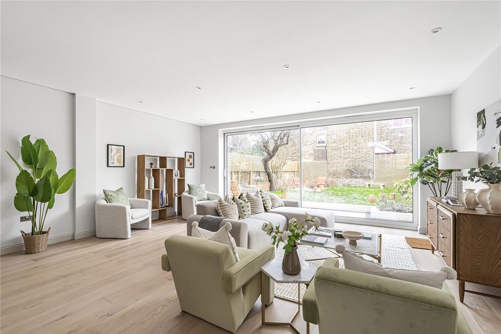 Property photo 3 of 24 Living Room