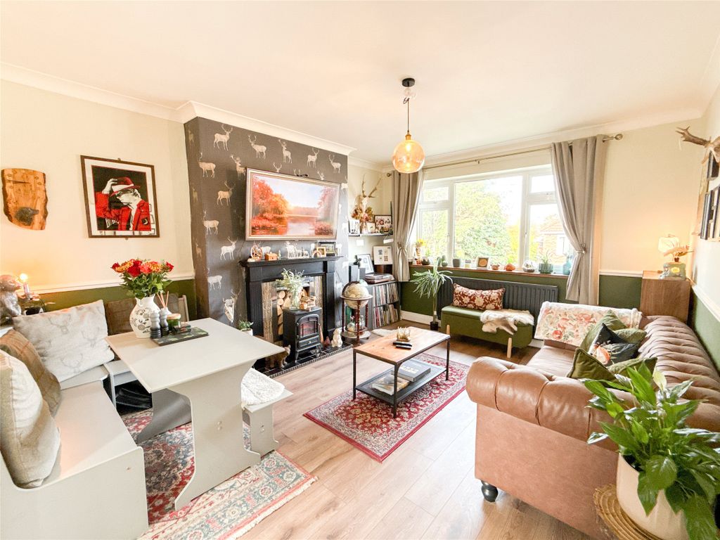 Property photo 2 of 14 Lounge