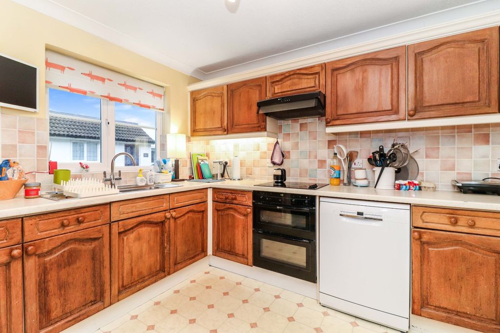 Property photo 3 of 14 Kitchen