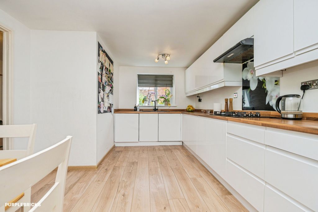 Property photo 2 of 23