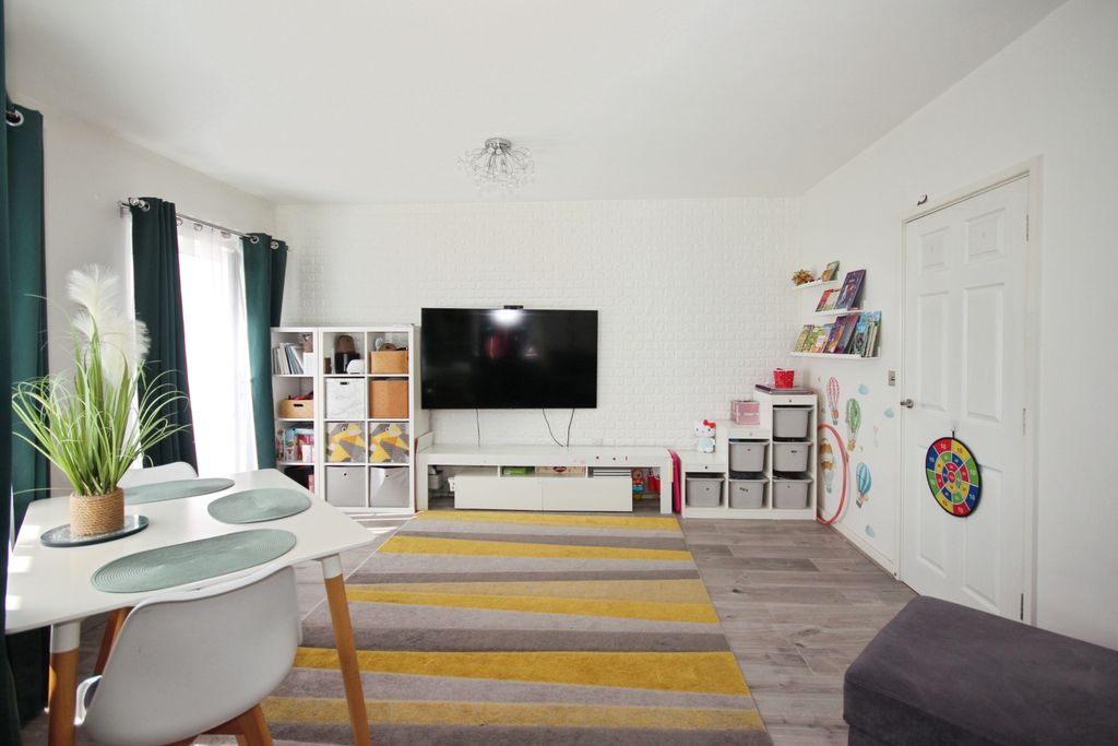 Property photo 3 of 15 Living Room