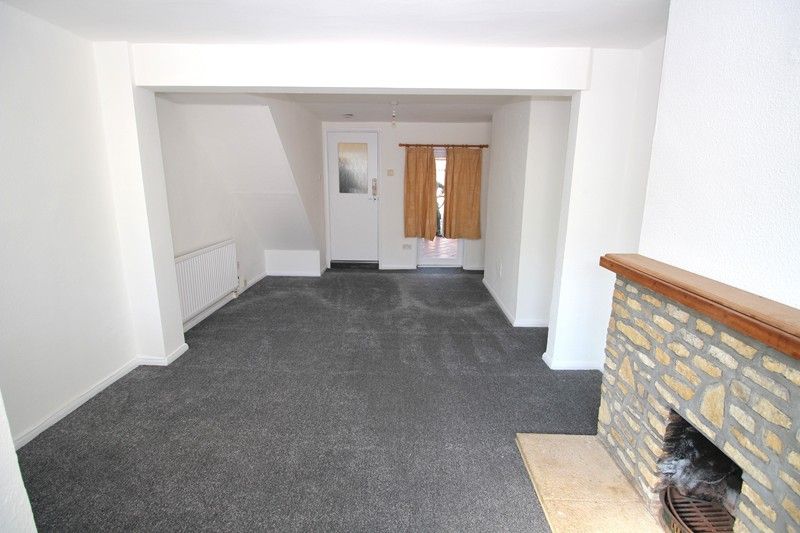 Property photo 3 of 9 Lounge.