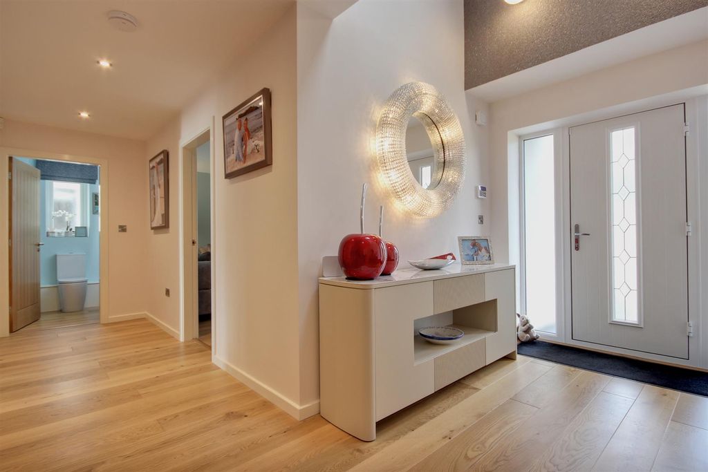 Property photo 2 of 23 Barney Close (14).Jpg