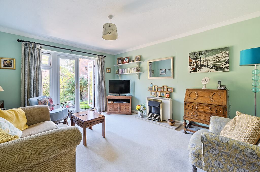 Property photo 2 of 15 1319289-12-686Fb7120796c-Arw