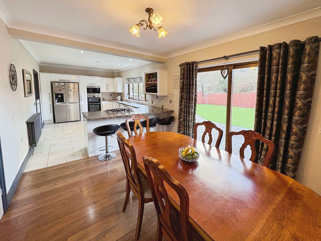 Property photo 3 of 32