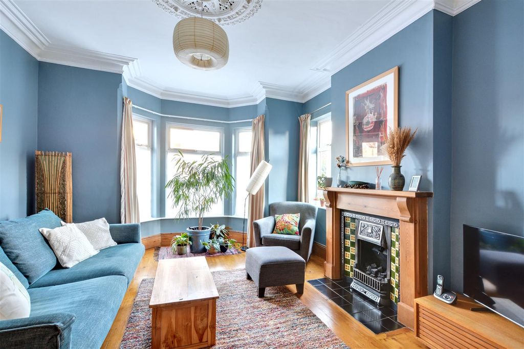 Property photo 2 of 30 Lounge_1.Jpeg