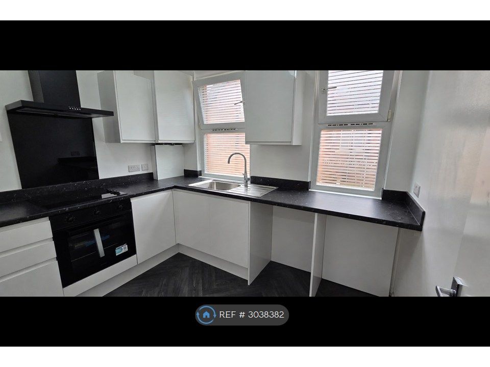 Property photo 1 of 9 Kitchen