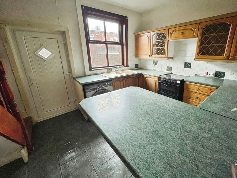 Property photo 3 of 7 Kitchen