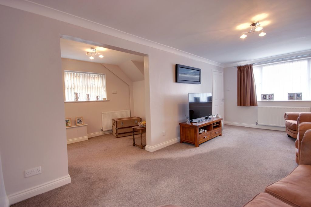 Property photo 3 of 19 1 Lounge D