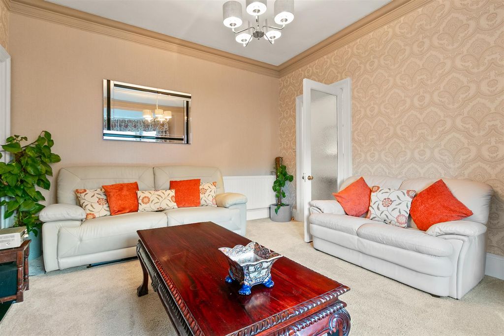 Property photo 3 of 26 Barns-St-7.Jpg