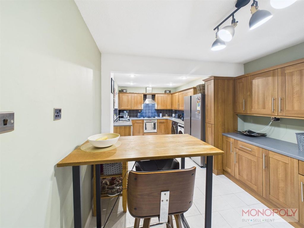 Property photo 3 of 35 Cam01943G0-Pr0569-Still031.Jpg