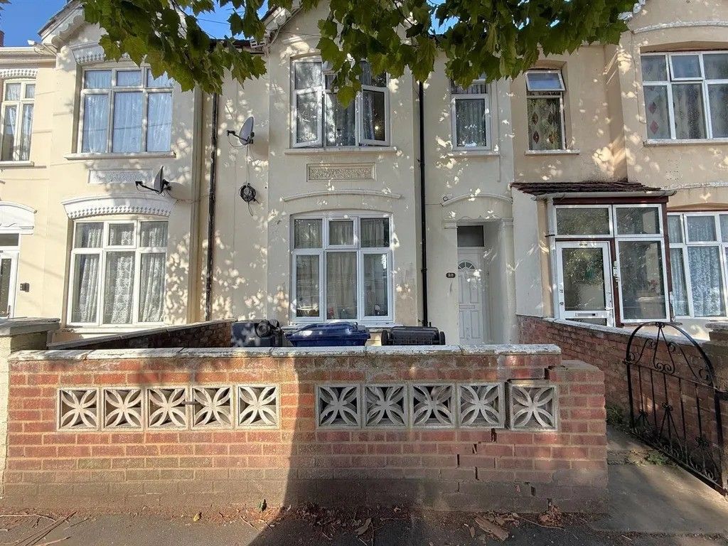 Property photo 1 of 10 West End Rd