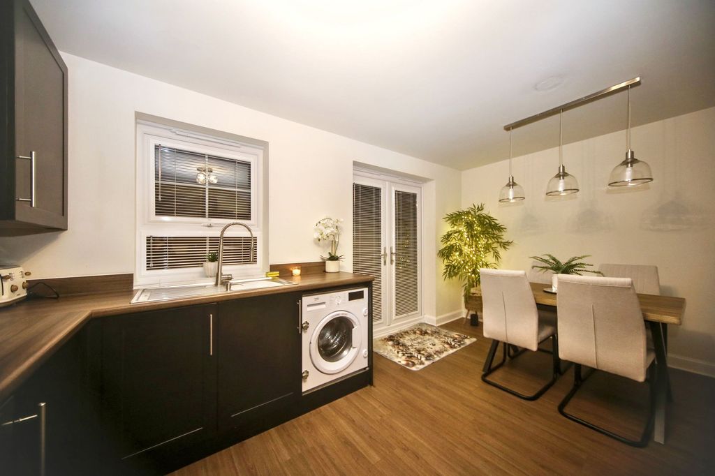 Property photo 2 of 25