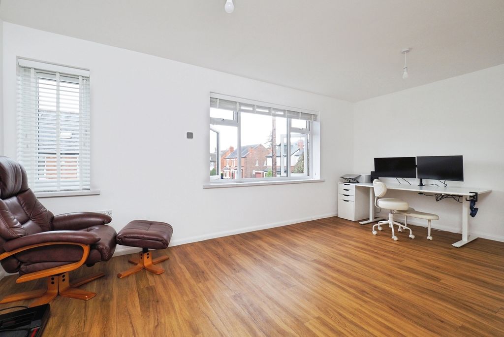 Property photo 3 of 17 Pbox-Img.Jpg