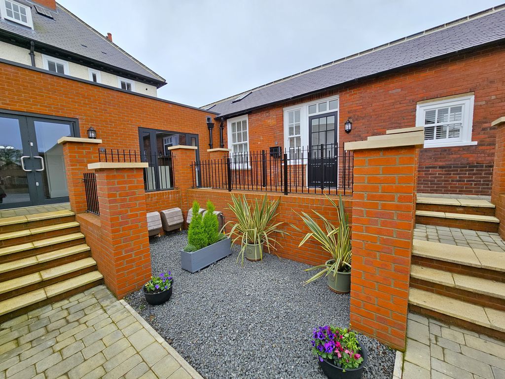 Property photo 2 of 8 Photo 1