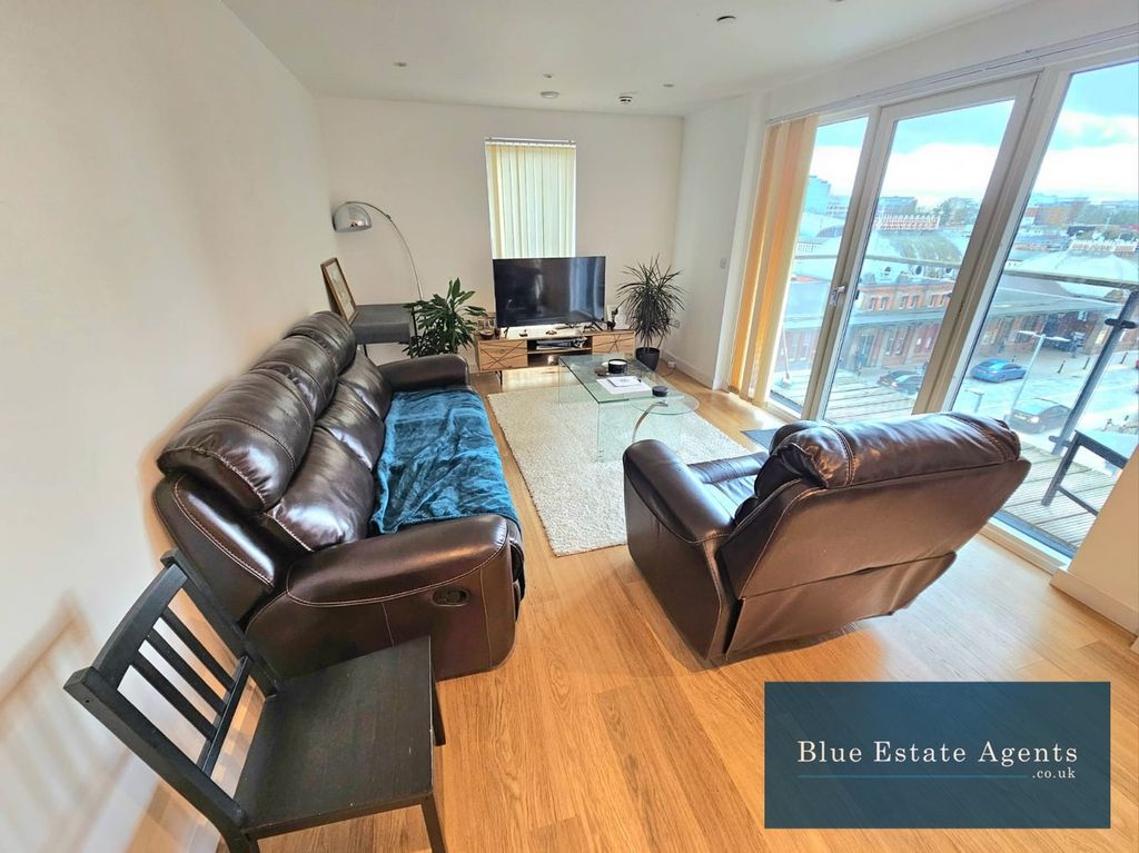 Property photo 1 of 9 Lounge