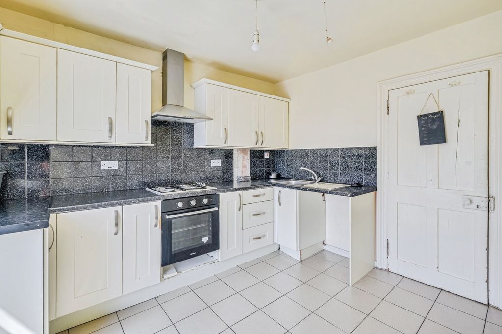 Property photo 3 of 17 Photo