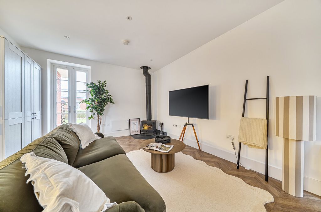 Property photo 2 of 12 1399746-23-6970d2...