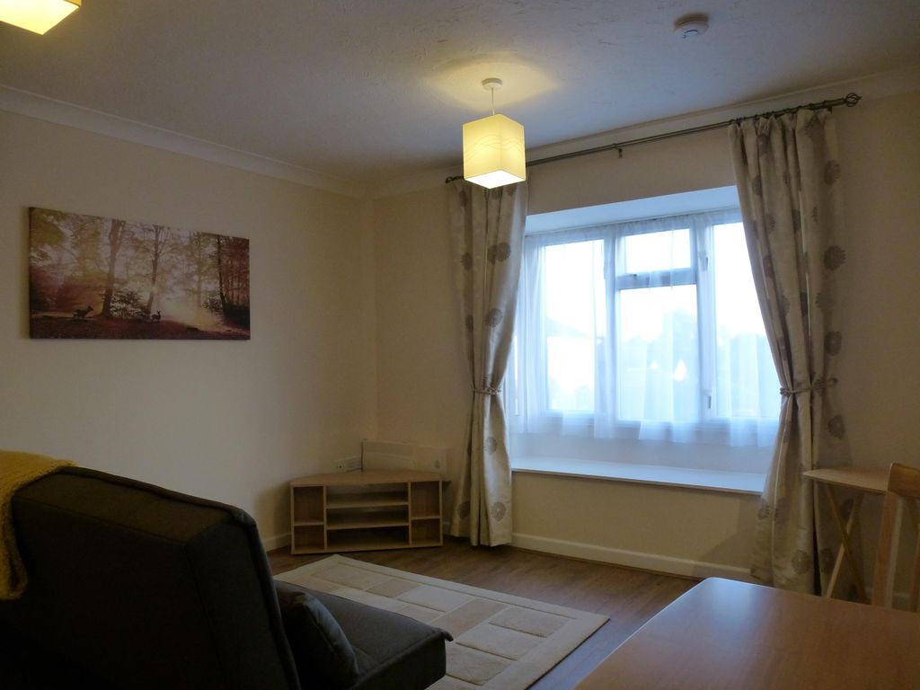 Property photo 3 of 7 Living Room