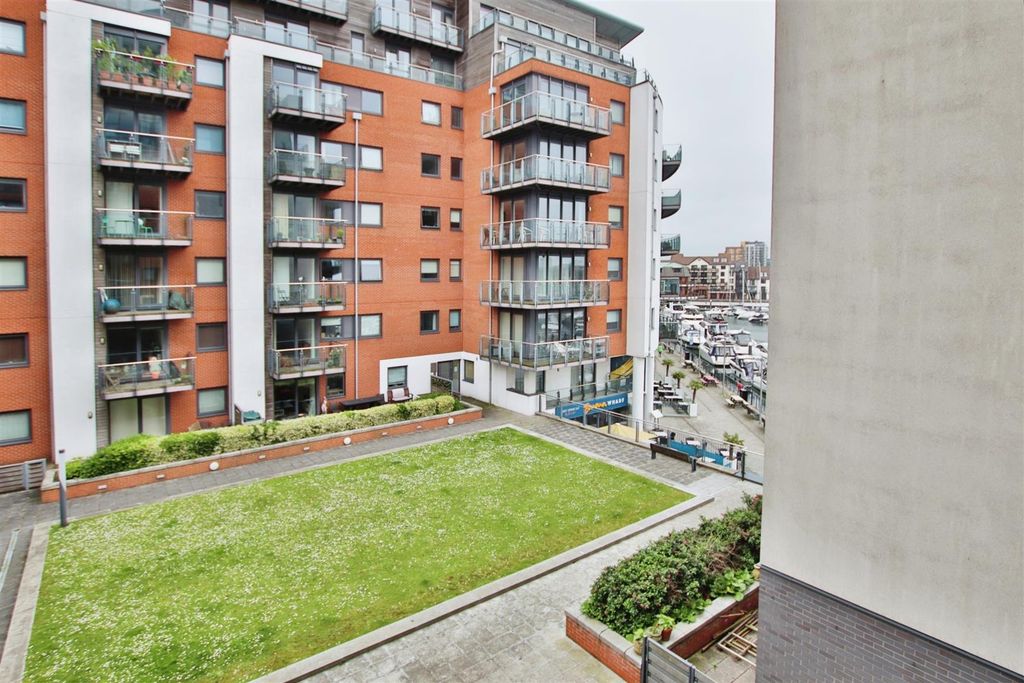 Property photo 1 of 7 2 Bedroom Apartment For Sale