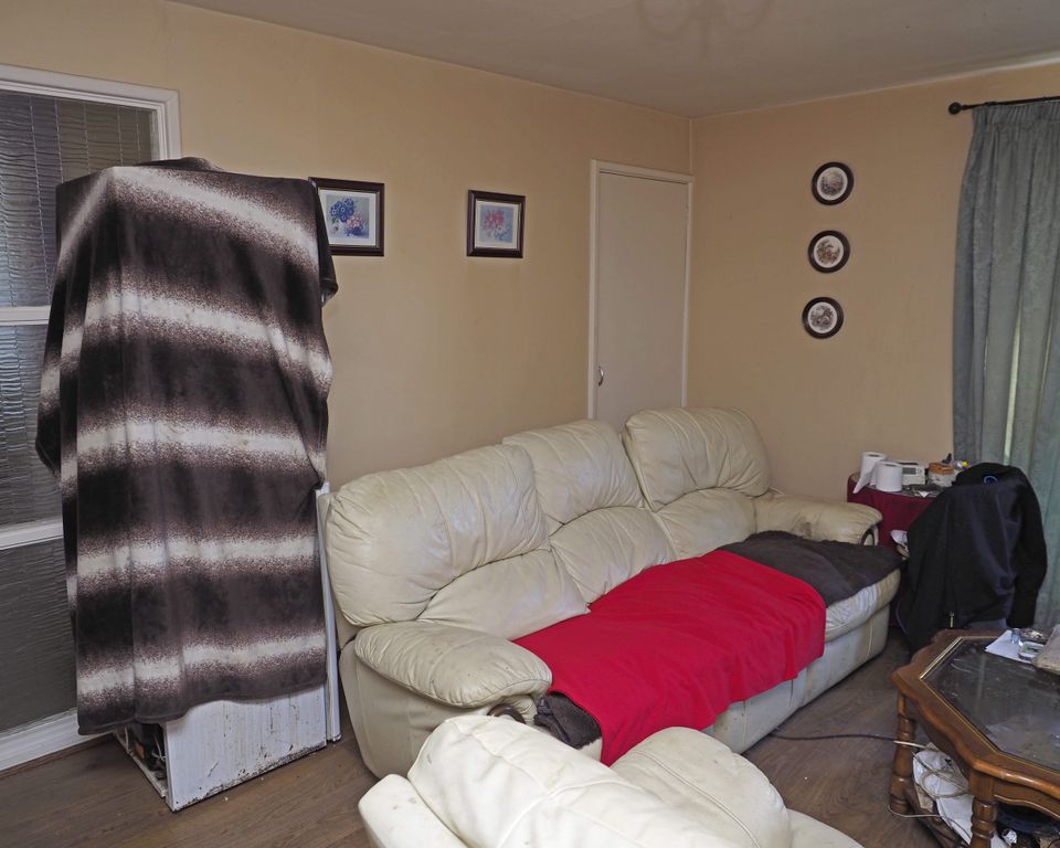 Property photo 3 of 16 Lounge