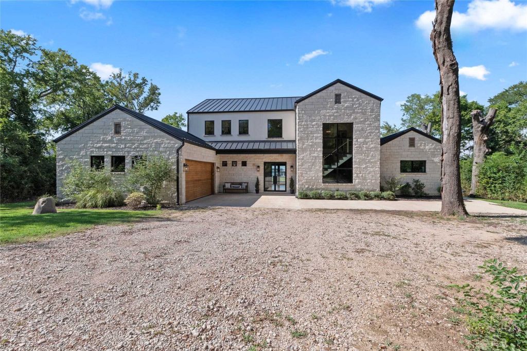 Property photo 1 of 31