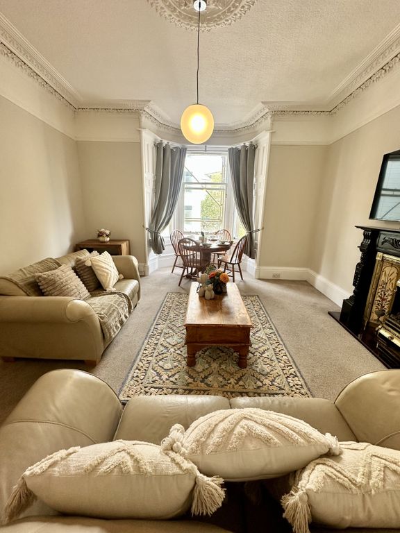 Property photo 1 of 14 Living (A)