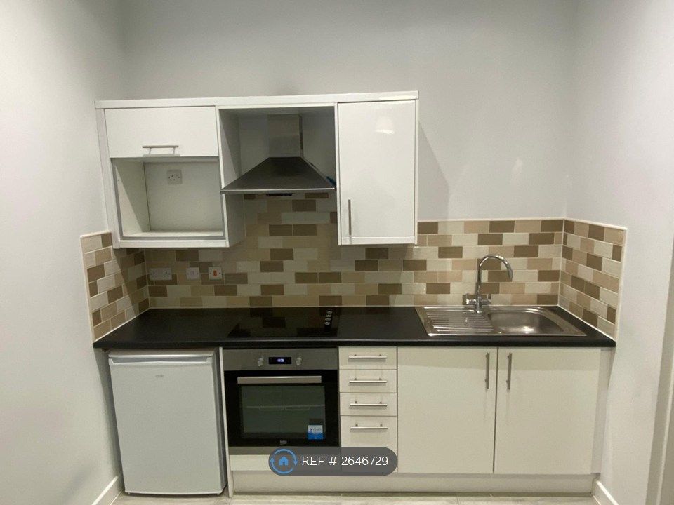 Property photo 3 of 7 Kitchen