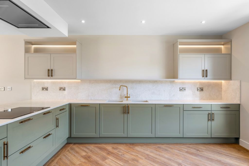 Property photo 3 of 18 4122194