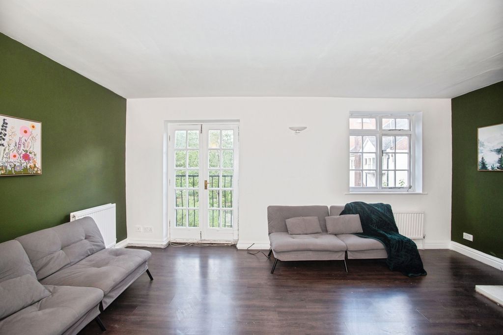 Property photo 3 of 22 Pbox-Img.Jpg