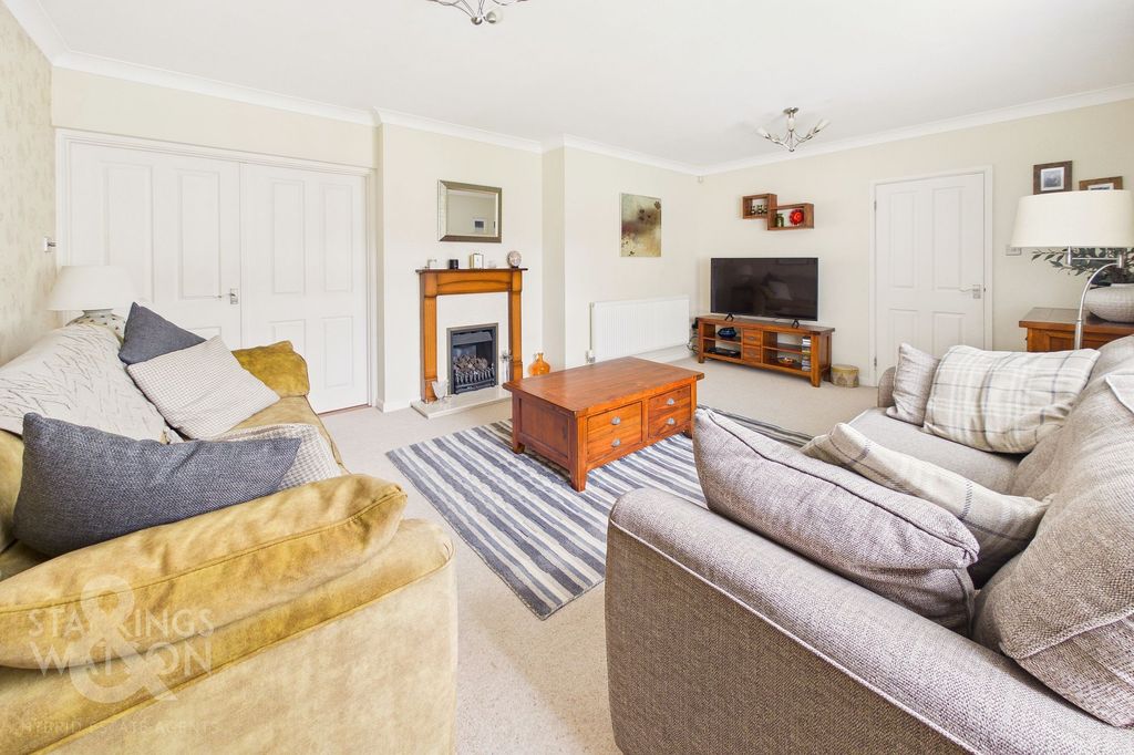 Property photo 2 of 25