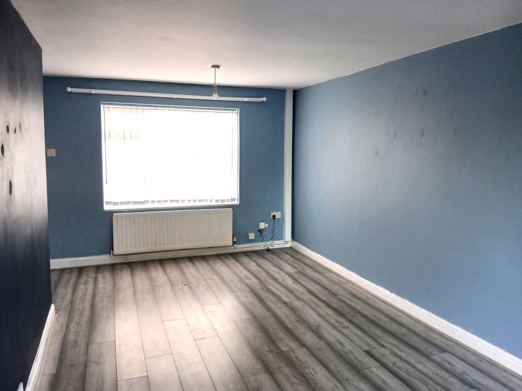 Property photo 3 of 13 Living Room