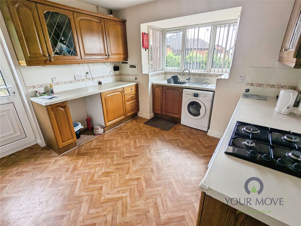 Property photo 3 of 18 Kitchen
