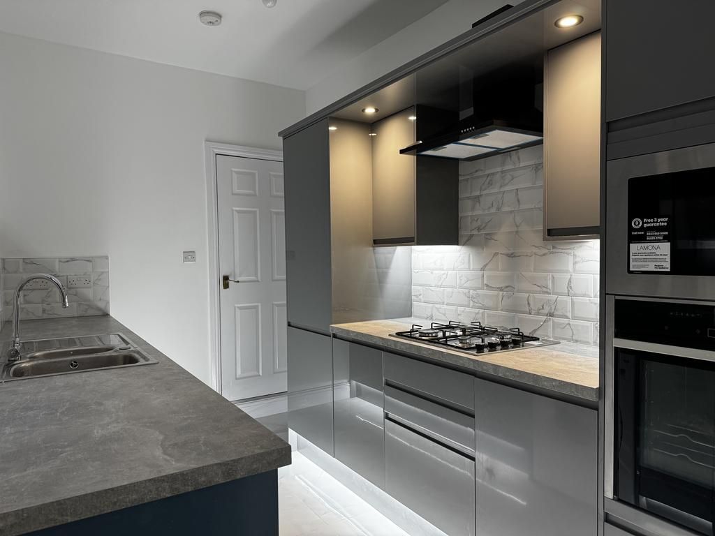 Property photo 2 of 11 Kitchen