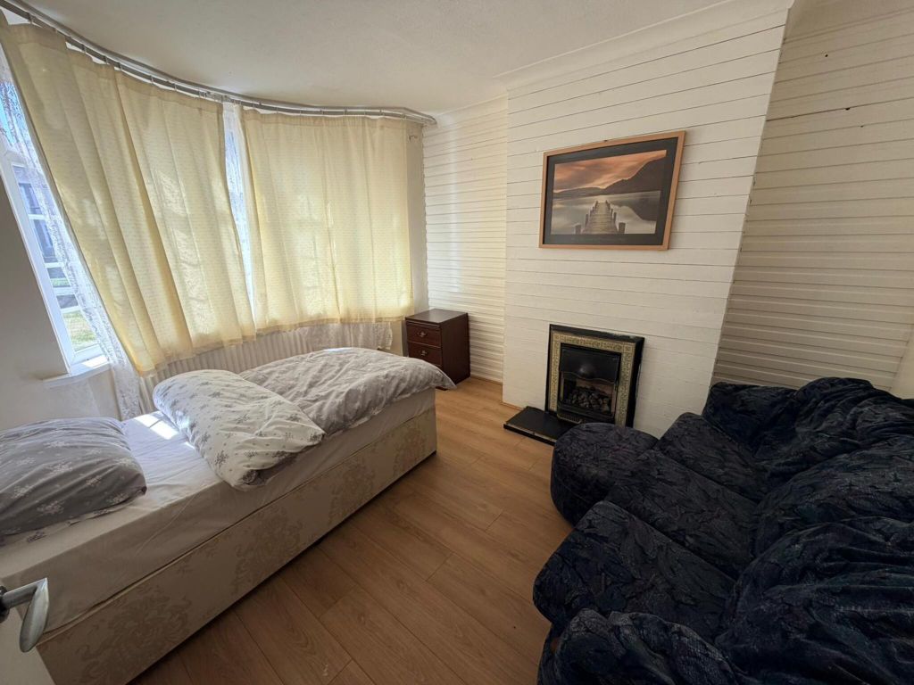 Property photo 2 of 8