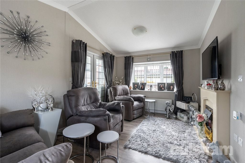 Property photo 3 of 15 Picture No. 02