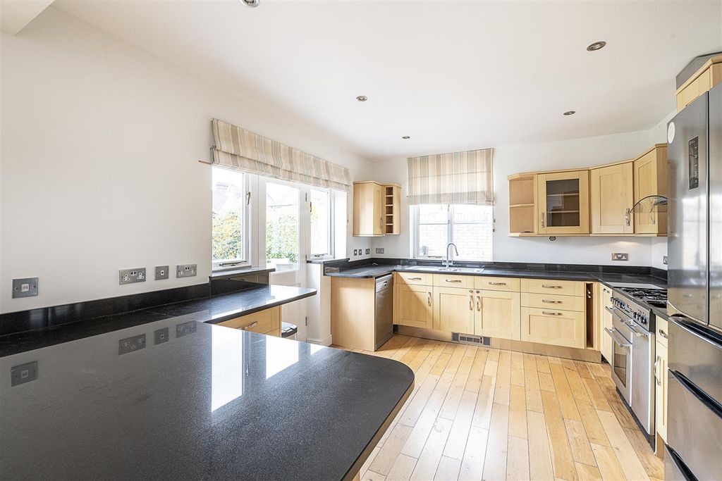 Property photo 2 of 12 41-Cowper-Road-04.Jpg