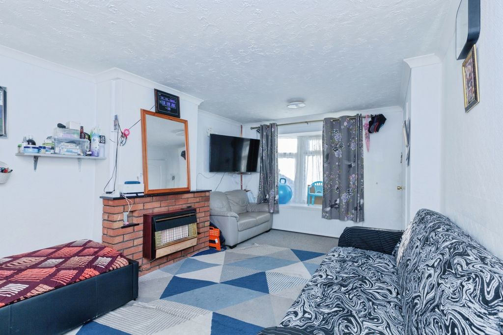 Property photo 2 of 12 Lounge