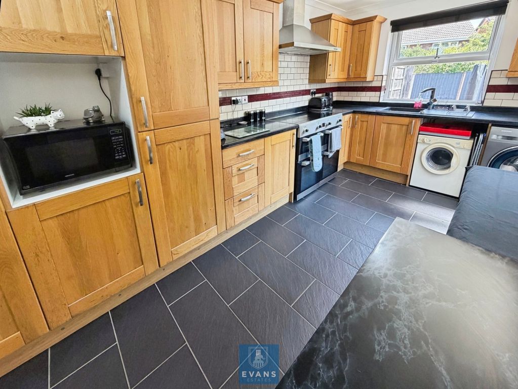 Property photo 2 of 24 Kitchen