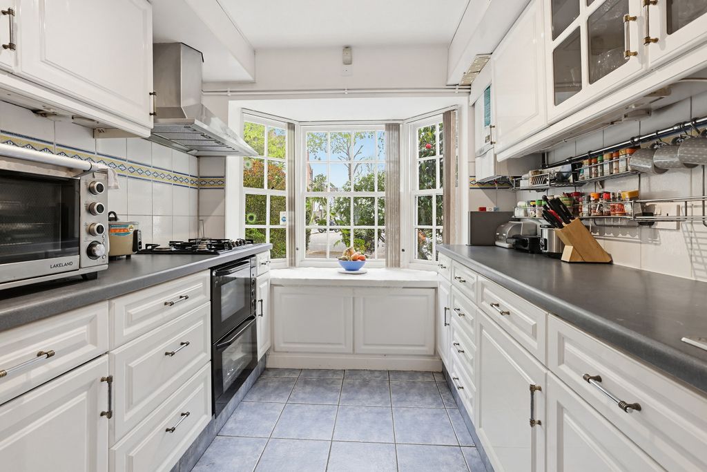 Property photo 2 of 25 Kitchen