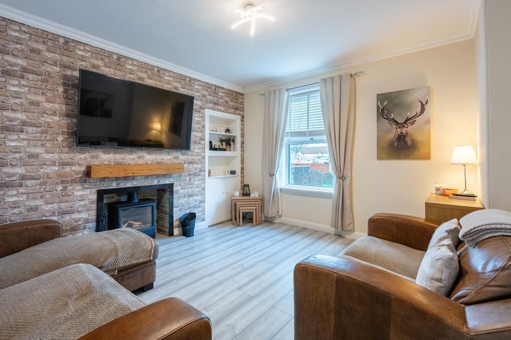 Property photo 3 of 23 Lev1404Pem Lounge.Jpg